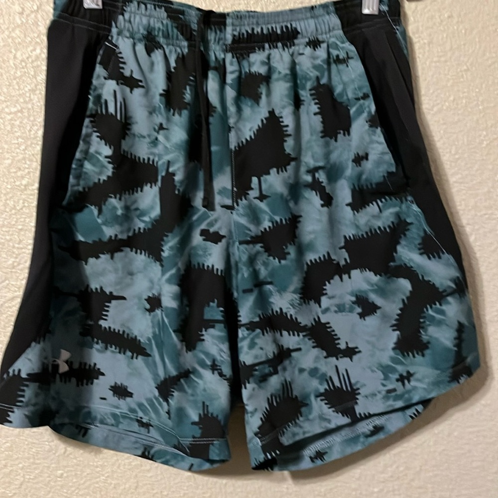 Under armor fitted men’s swim trunks with heat gear